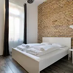 J26 Josika Appartement *