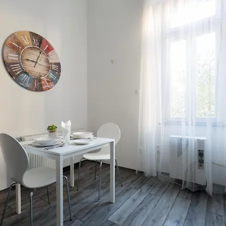 Appartement J26 Josika Boedapest